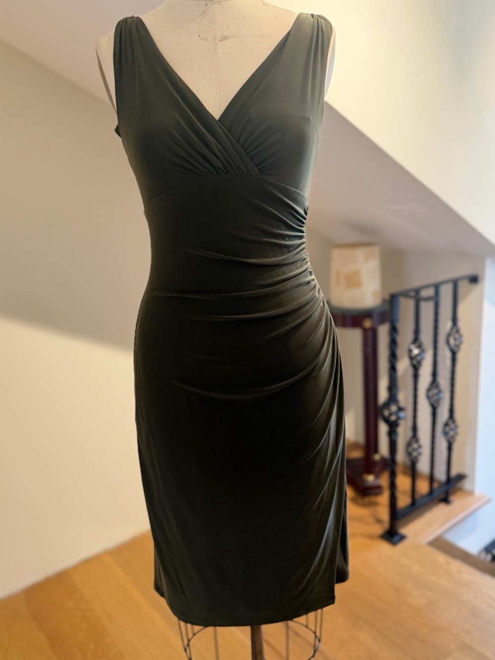 Lauren Ralph Lauren Dark Green Sleeveless V‑Neck Ruched Sheath Midi Dress